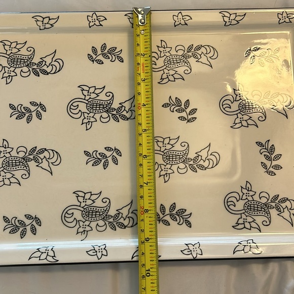 Baum serving tray. 9 5/8” x 15 5/8” Black & White design - Picture 12 of 14